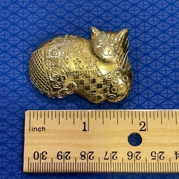 Vintage signed AJC Gold-tone Cat Brooch/Pin - Picture 2 of 4
